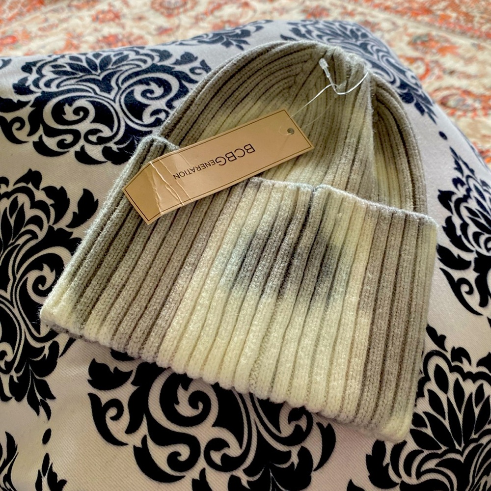 BCBGeneration Beanie Winter Hat ❄️ Grey Gray & White Tie Die Style Unisex NWT 🏂